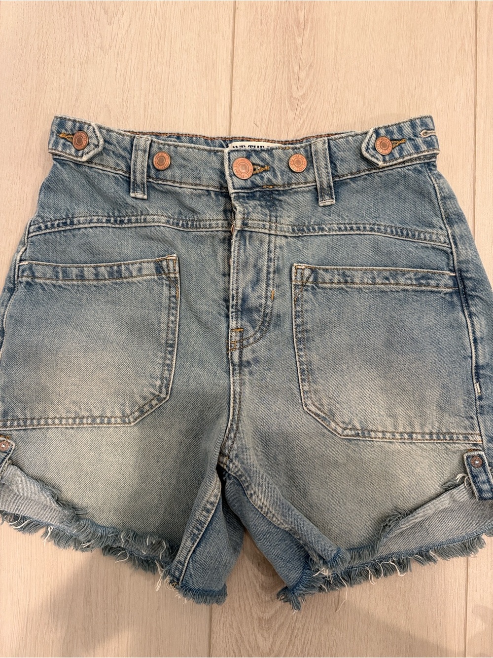 We The Free Palmer Cuffed Light Blue Denim Shorts SZ 25